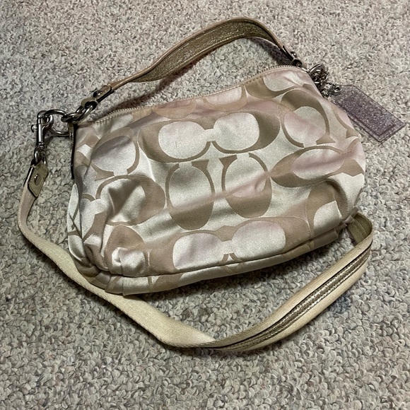 Coach Handbags - 💯 Coach poppy signature 2way beige shoulder bag